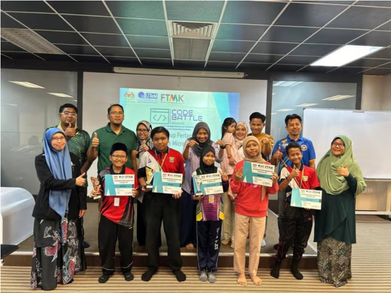 UTeM students mentoring school children with Micro:bit kits
